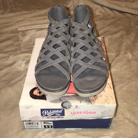 relaxed step skechers